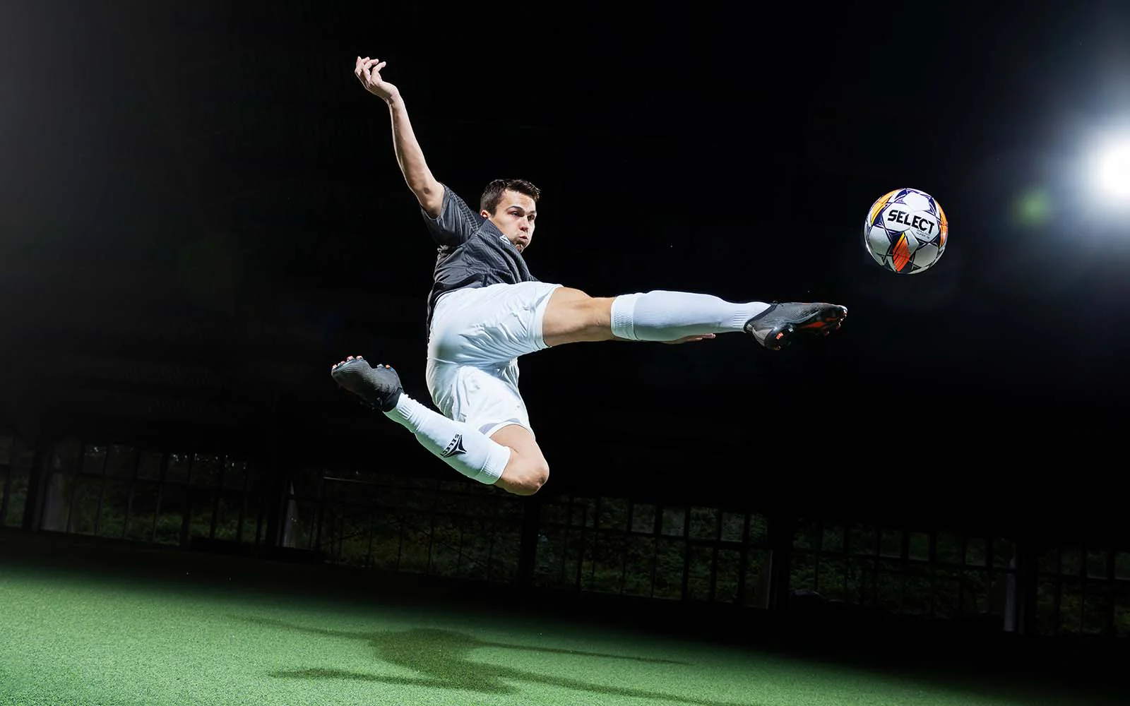 其他竞争对 其他竞争对